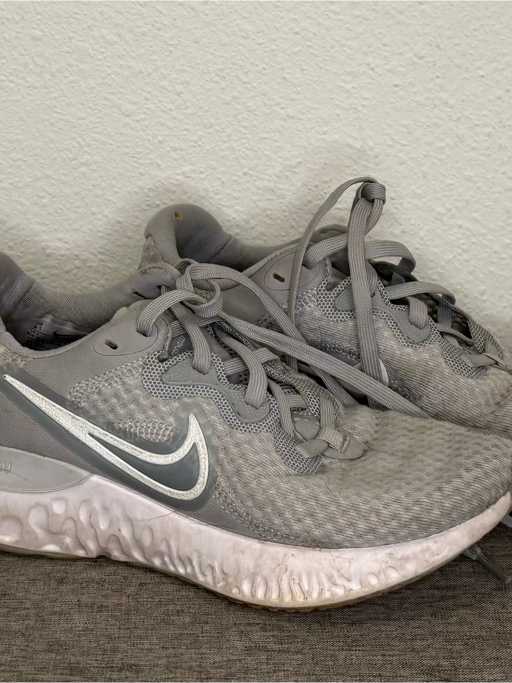 Nike Women's Light Gray Athletic Running Shoes